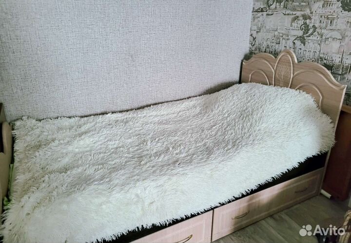 Кровать односпальная с ящиками и матрасом