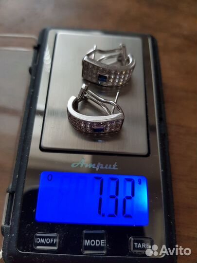 Золотые серьги и кольцо с бриллиантами