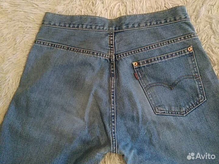 Джинсы Levis