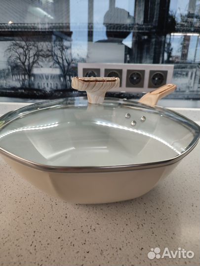 Сковорода вок, новая