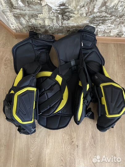 Нагрудник и шорты защитные хоккейный для вратаря