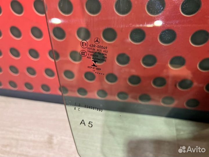 Стекло двери передней правой Mercedes-Benz C-Class