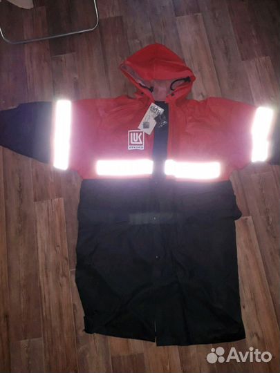 Плащ прорезиненный,дождевик