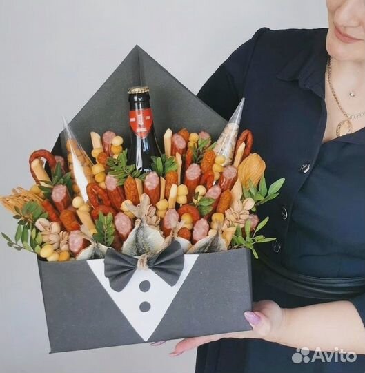 Съедобные букеты для мужчин с раками, колбасой