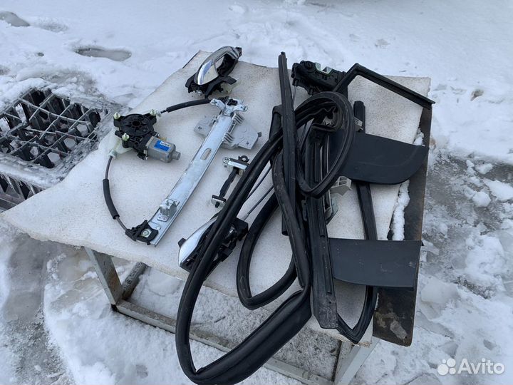 Комплектующие задней левой двери Kia Rio 4