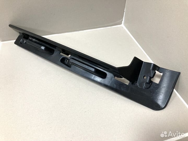 Кронштейн правой фары Kia Rio 4 рестайл 2020