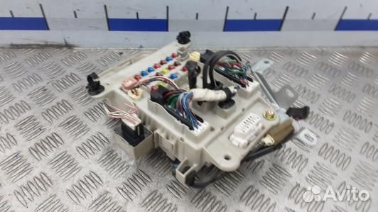 Блок предохранителей toyota RAV 4 ZCA2 (YNI15M101)