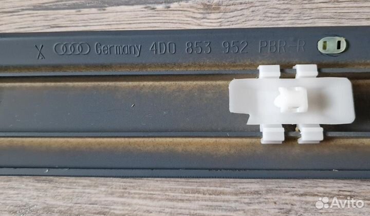 Молдинг двери передней правой (HR) Audi A8