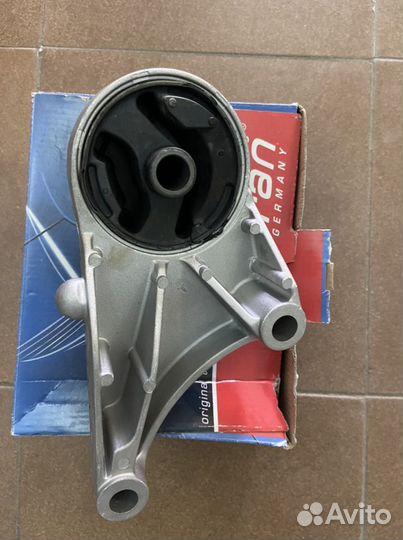 Подушка двигателя передняя Opel