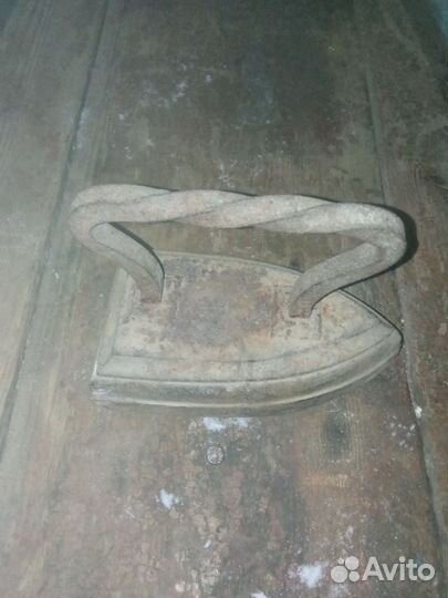 Старинный кованый утюг