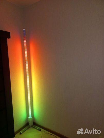 Угловой светомузыкальный торшер