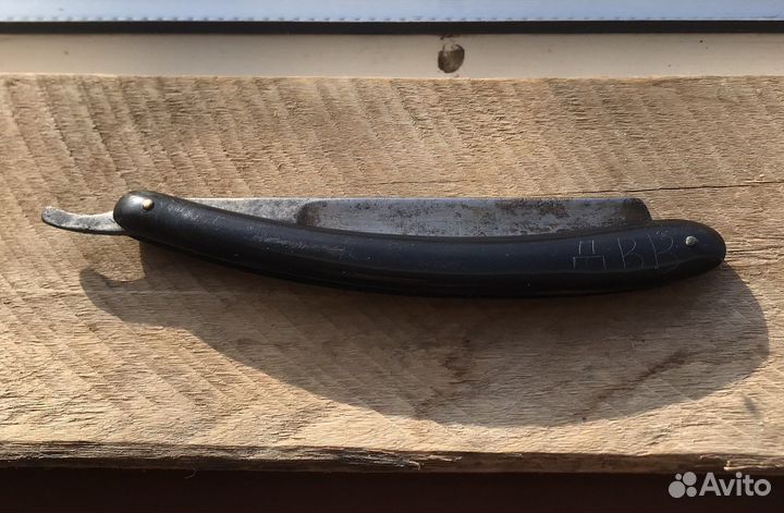 Опасная бритва 54года, Труд Вача