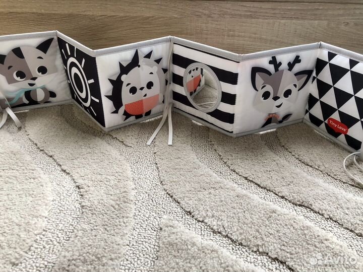 Книжка для малышей tiny love