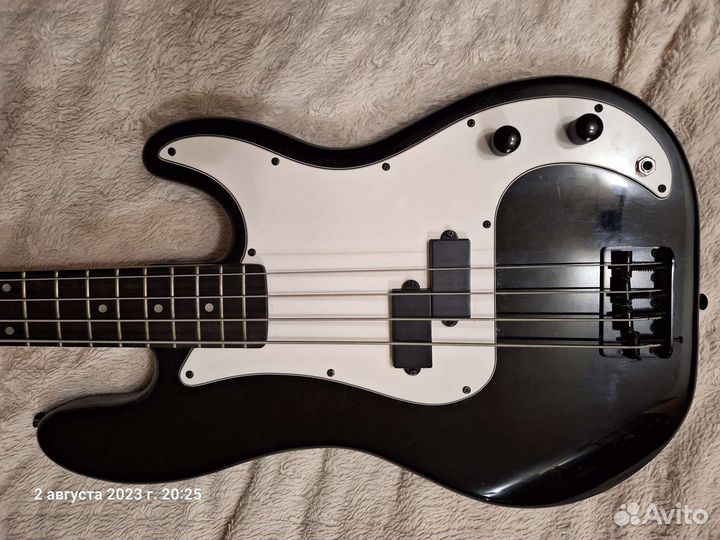 Бас гитара fender precision bass