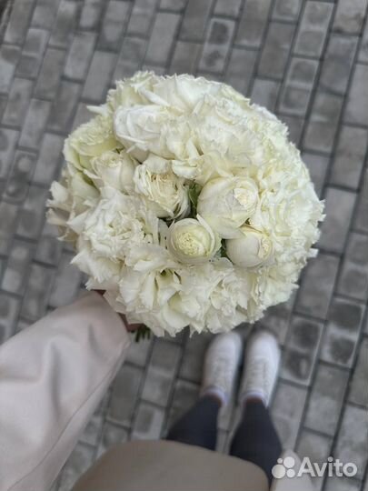 Букет невесты свадебный + бутоньерка