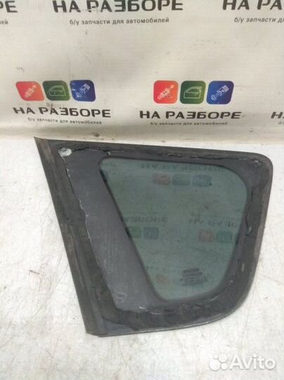 Форточка в крыло задняя правая Nissan Note E11 1.6