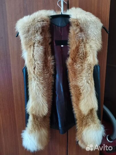 Жилет кожанный с лисой