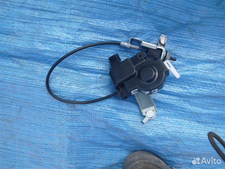 Замок лючка бензобака Lexus Ls600 UVF45 2UR-FSE