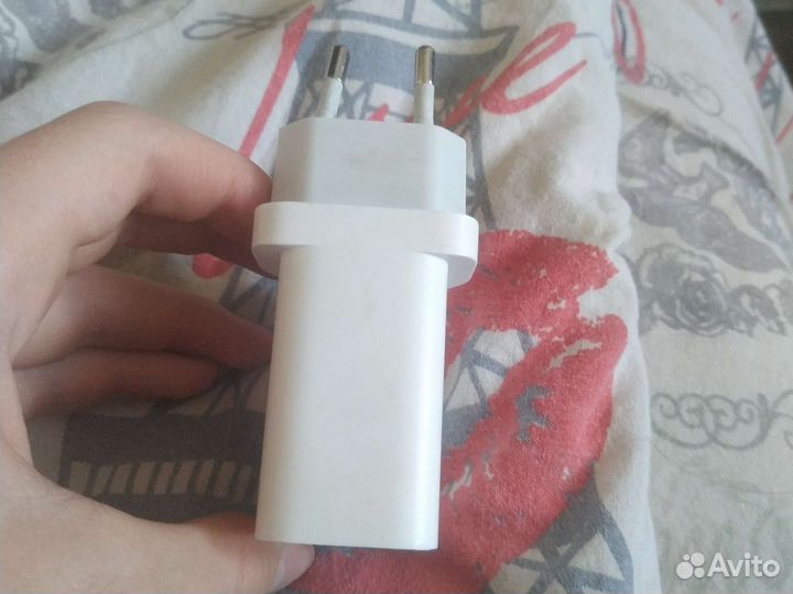 Блок питания для телефона от компании realme