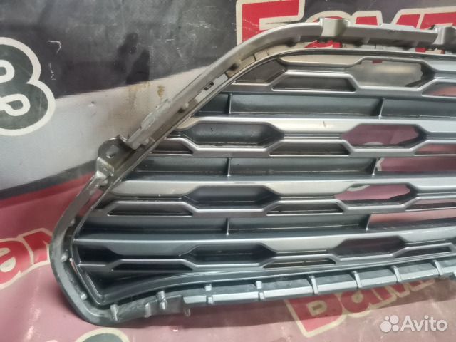 Решетка радиатора передняя Toyota RAV4