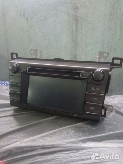 Штатное головное устройство на toyota rav4