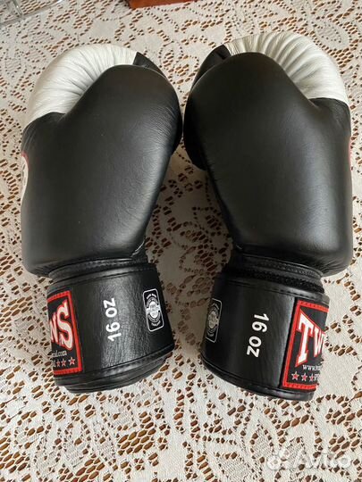 Боксерские перчатки twins 16