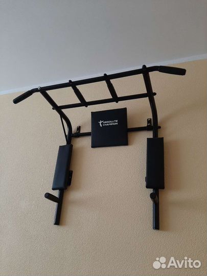 Турник настенный