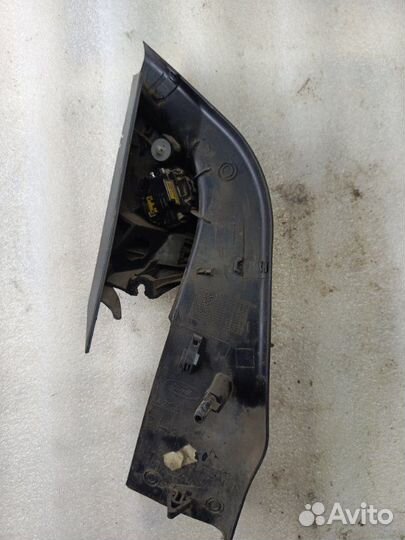 Накладка крепления зеркала передняя правая Ford