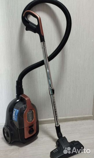 На запчаст пылесос vitek VT-8117 вк