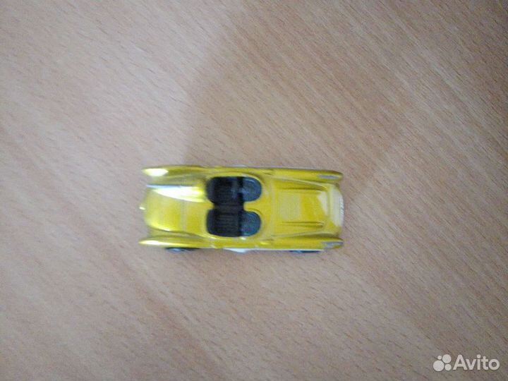 Машинка хотвилс коликционая