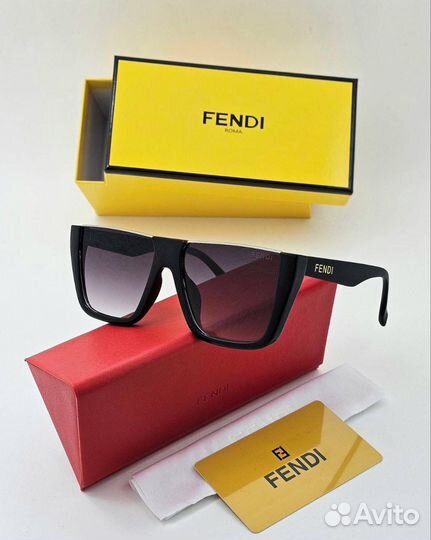 Солнцезащитные очки Fendi