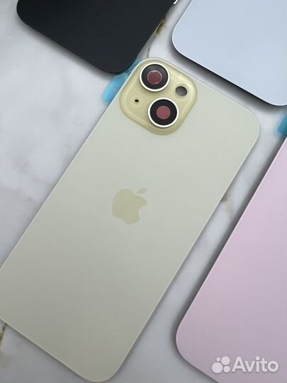 Задняя крышка iPhone 15