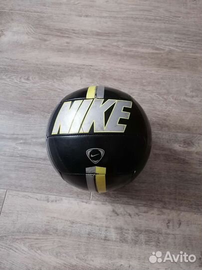 Футбольный мяч