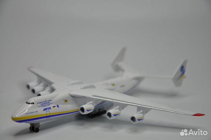 Самолёт An-225 Mriya Antonov Airlines металл