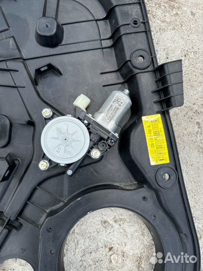 Стеклоподъемник задний левый Kia Soul PS G4FD 2017