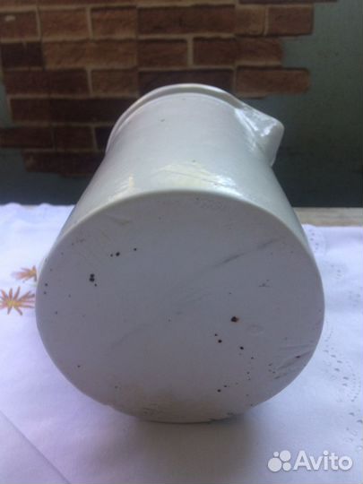 Фарфоровый кувшин