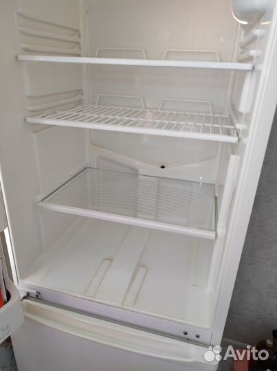 Холодильник двухкамерный Stinol 101 Q.001