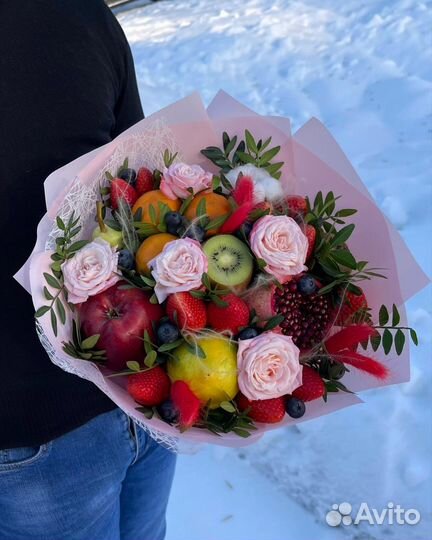 Фруктовый мужской сладкий букет цветы клубника