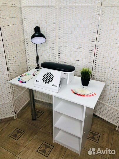 Маникюрный стол складной