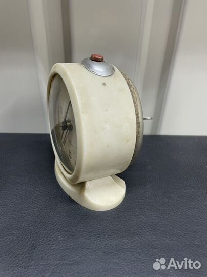 Часы будильник Севани СССР