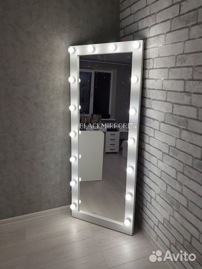 Зеркало навесное с подсветкой для шоурума/коридора
