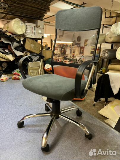 Офисное кресло