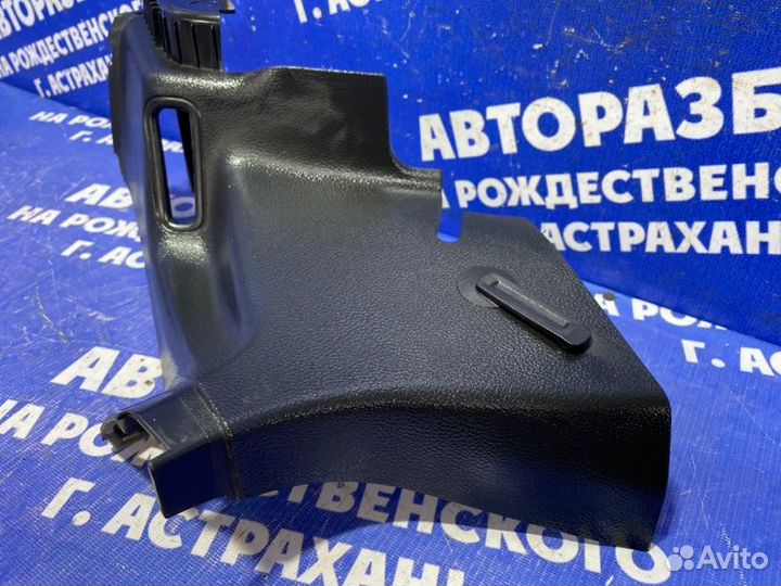 Обшивка задней стойки Ford Focus 3 седан 2012