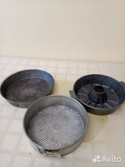 Формы для выпечки, дуршлаг, миски,шприц кондитера