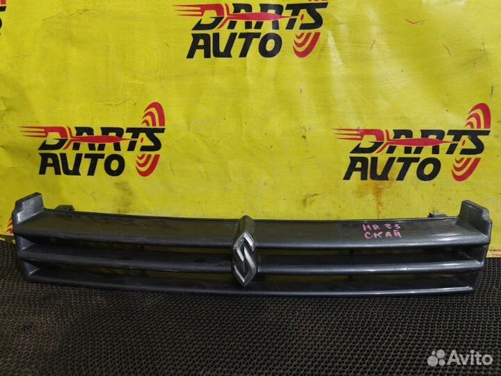 Решетка радиатора Nissan Skyline HR33