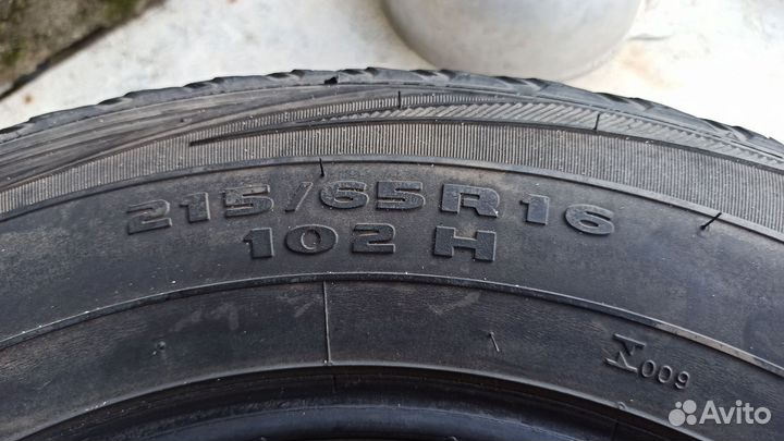 Kumho Road Venture APT KL51 215/65 R16 102H