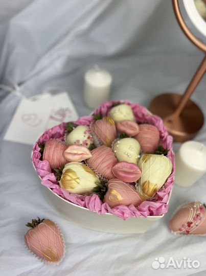 Клубника в шоколаде букеты