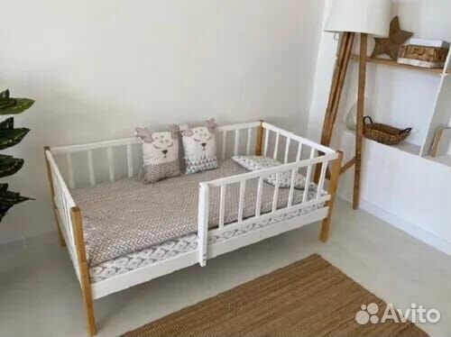 Кроватка Лисенок берёза с бортиком для малыша