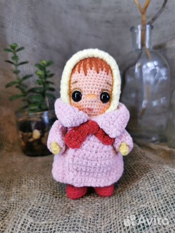 Игрушка Куколка вязанная в шубке с шарфом и шапке