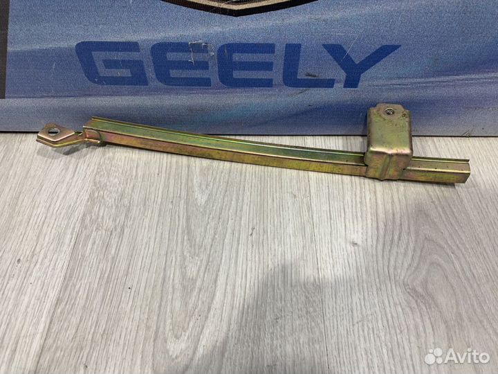 Направляющая стекла Geely emgrand X7 Лев